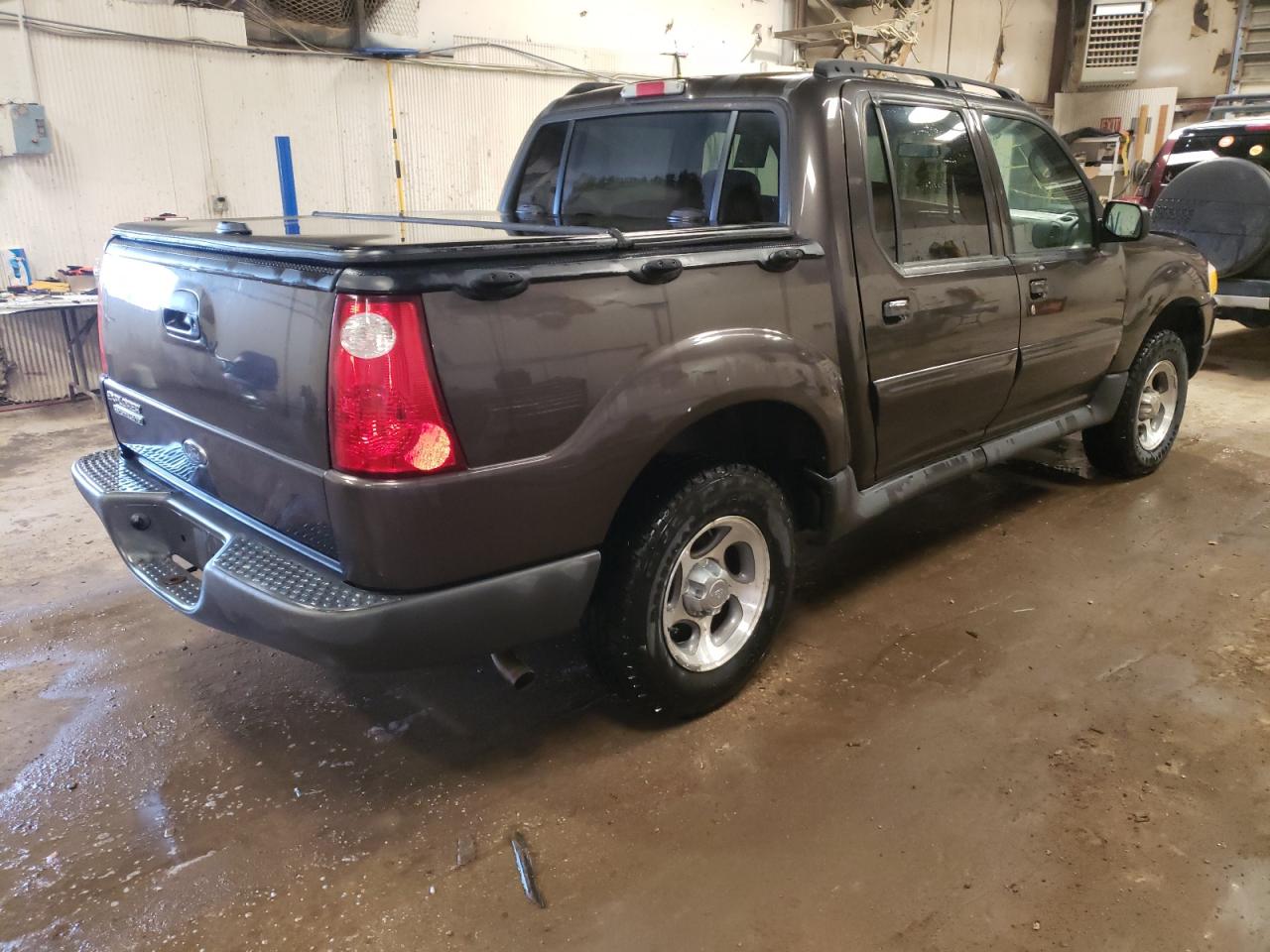Photo 4 from auction – 2005 FORD EXPLORER S with VIN 1FMZU77K75UB55894