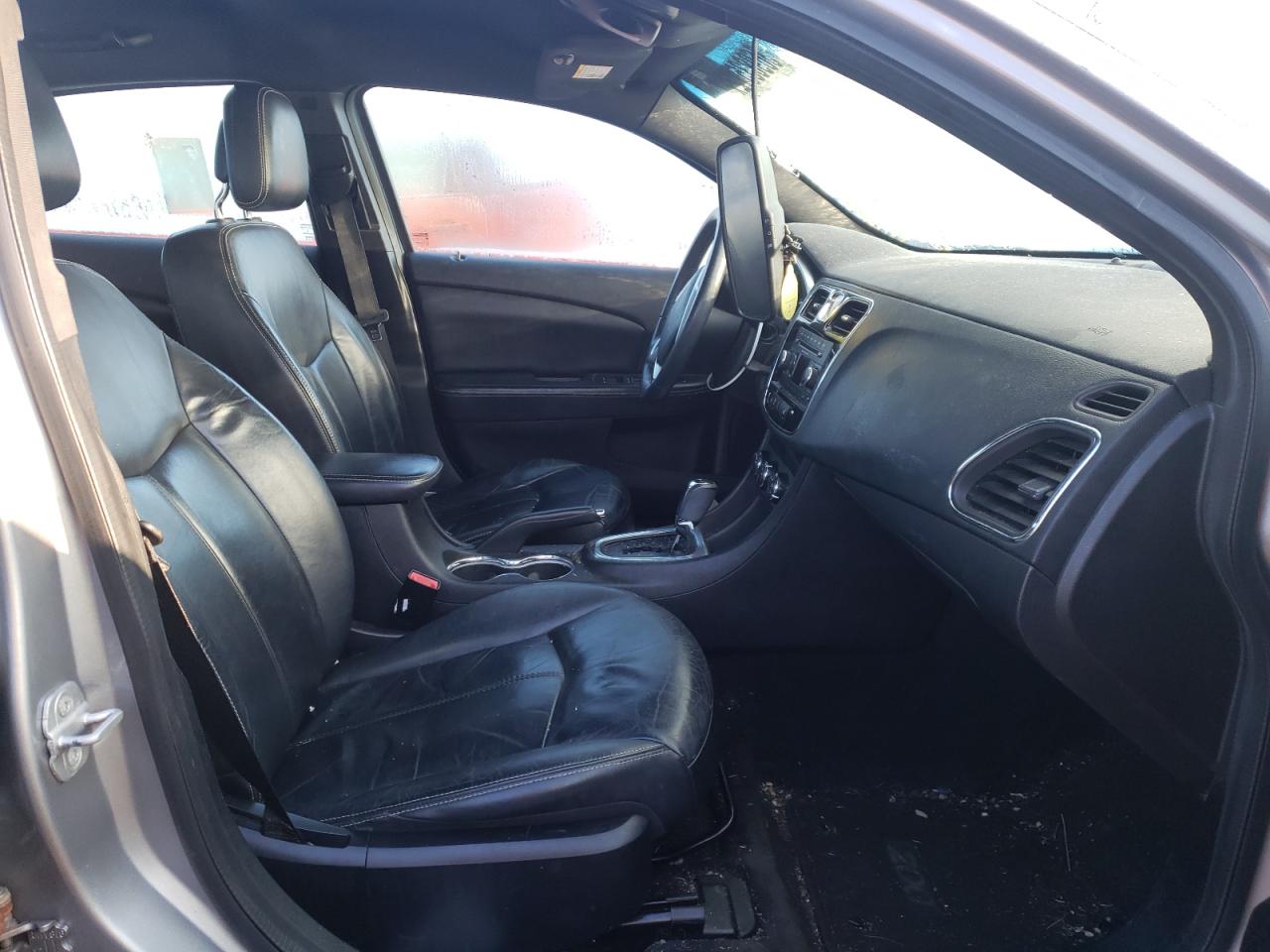 Photo 5 from auction – 2013 CHRYSLER 200 LIMITE with VIN 1C3CCBCG0DN602323