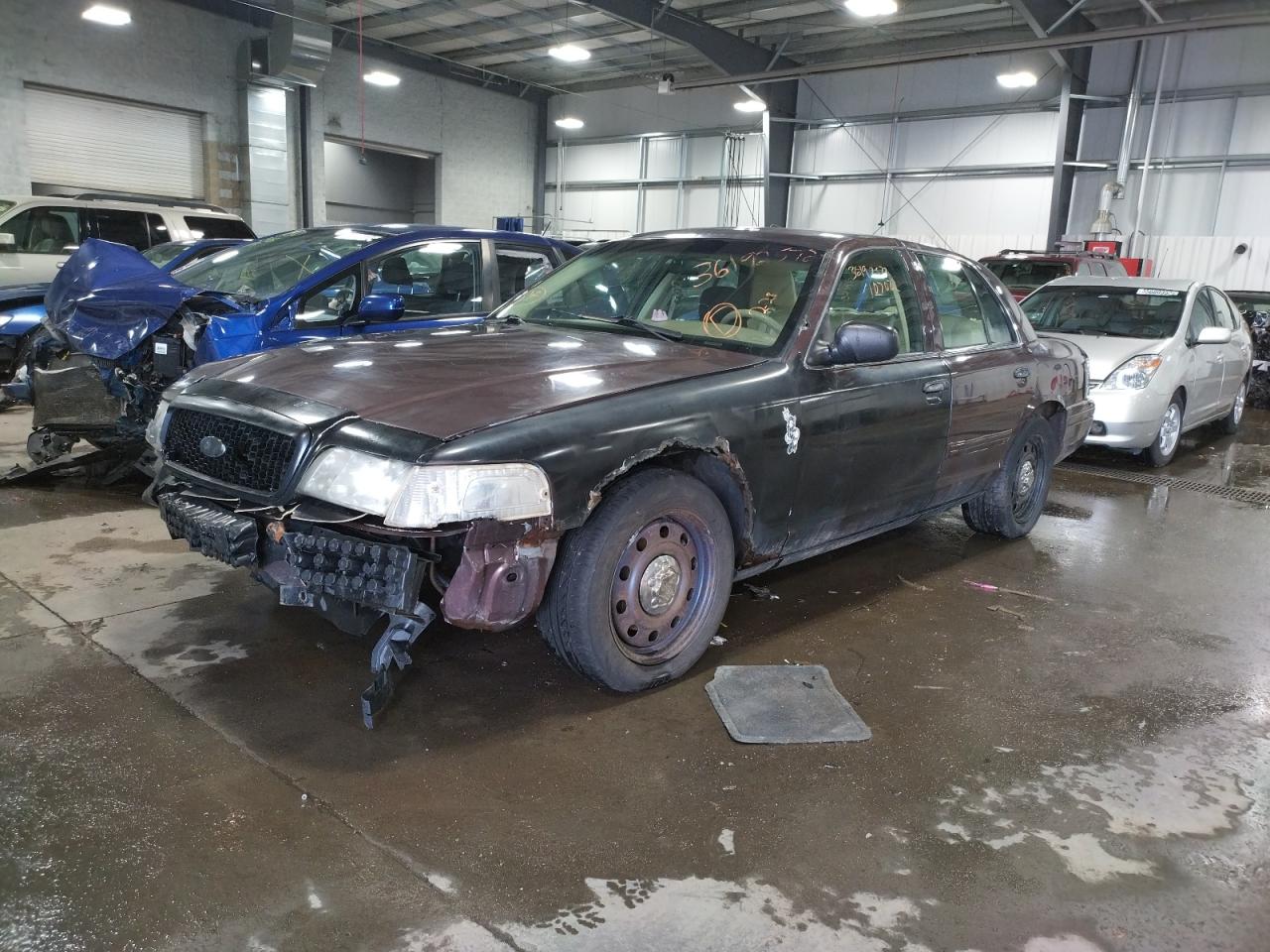 Photo 2 from auction – 2010 FORD CROWN VICT with VIN 2FABP7BV7AX128296