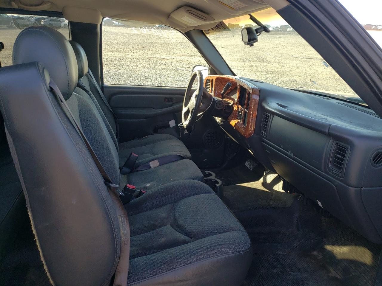 Photo 5 from auction – 2003 CHEVROLET SILVERADO with VIN 2GCEC19V731266223