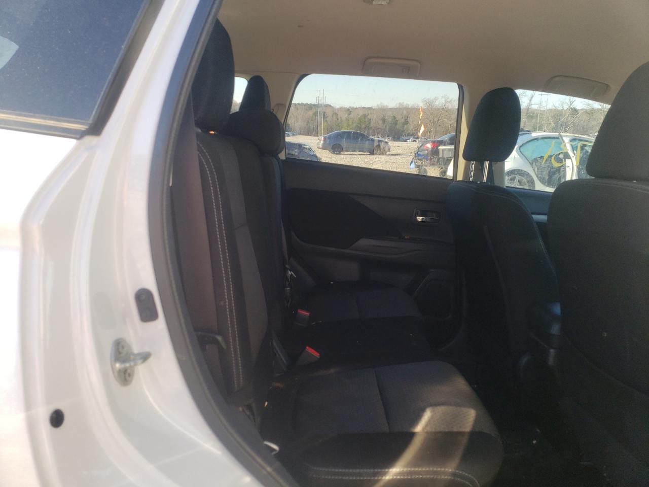 Photo 6 from auction – 2017 MITSUBISHI OUTLANDER with VIN JA4AD2A31HZ059119