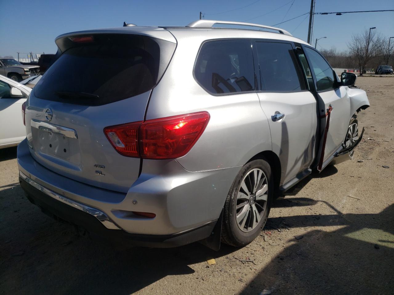 Photo 4 from auction – 2017 NISSAN PATHFINDER with VIN 5N1DR2MM4HC658328