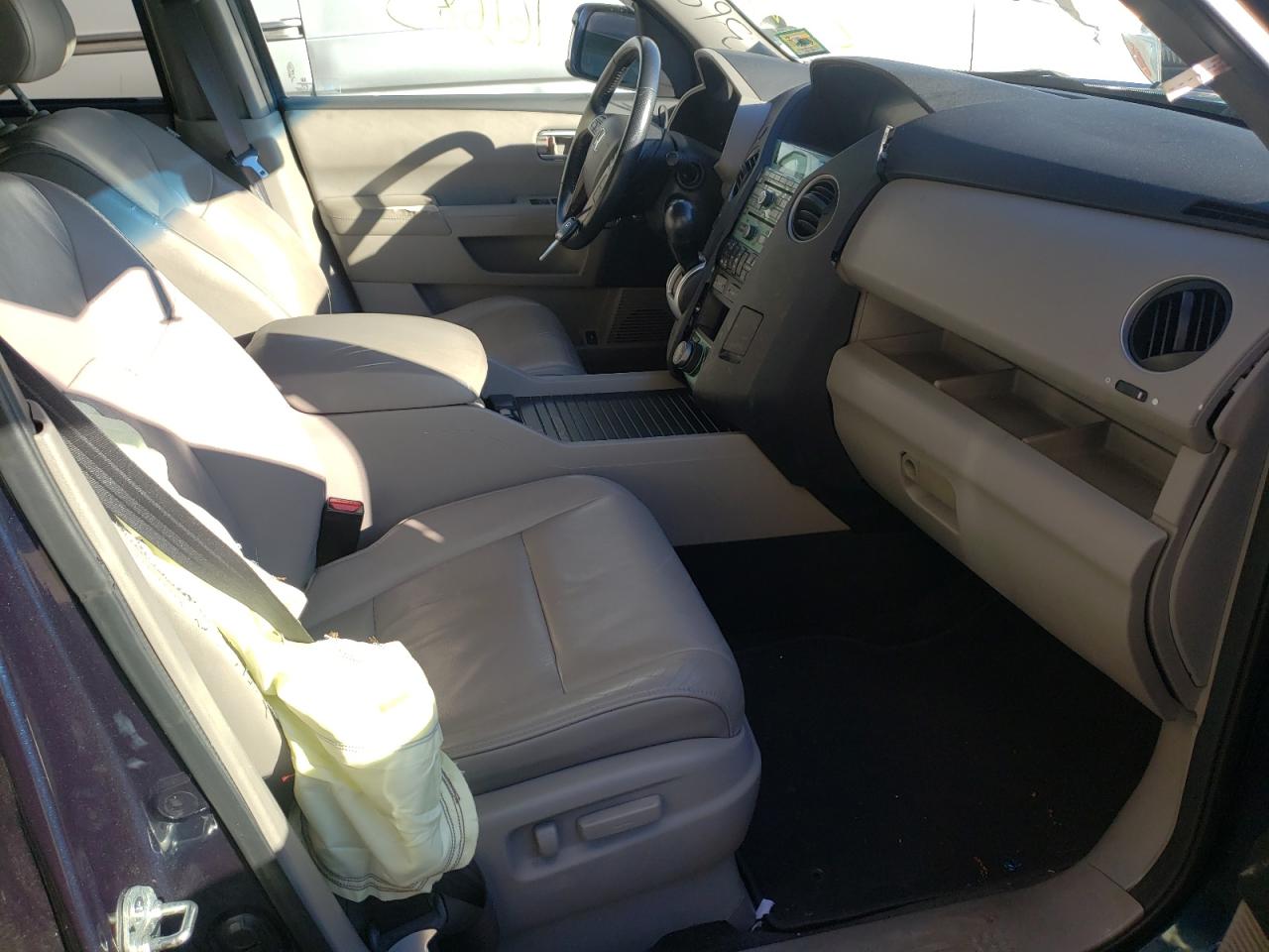 Photo 5 from auction – 2011 HONDA PILOT TOUR with VIN 5FNYF4H9XBB030526