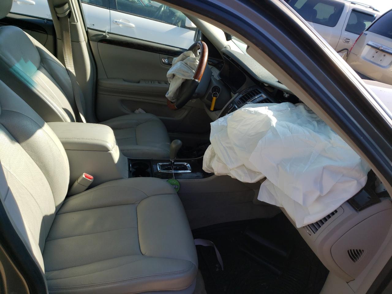 Photo 5 from auction – 2008 CADILLAC DTS with VIN 1G6KD57Y58U146293