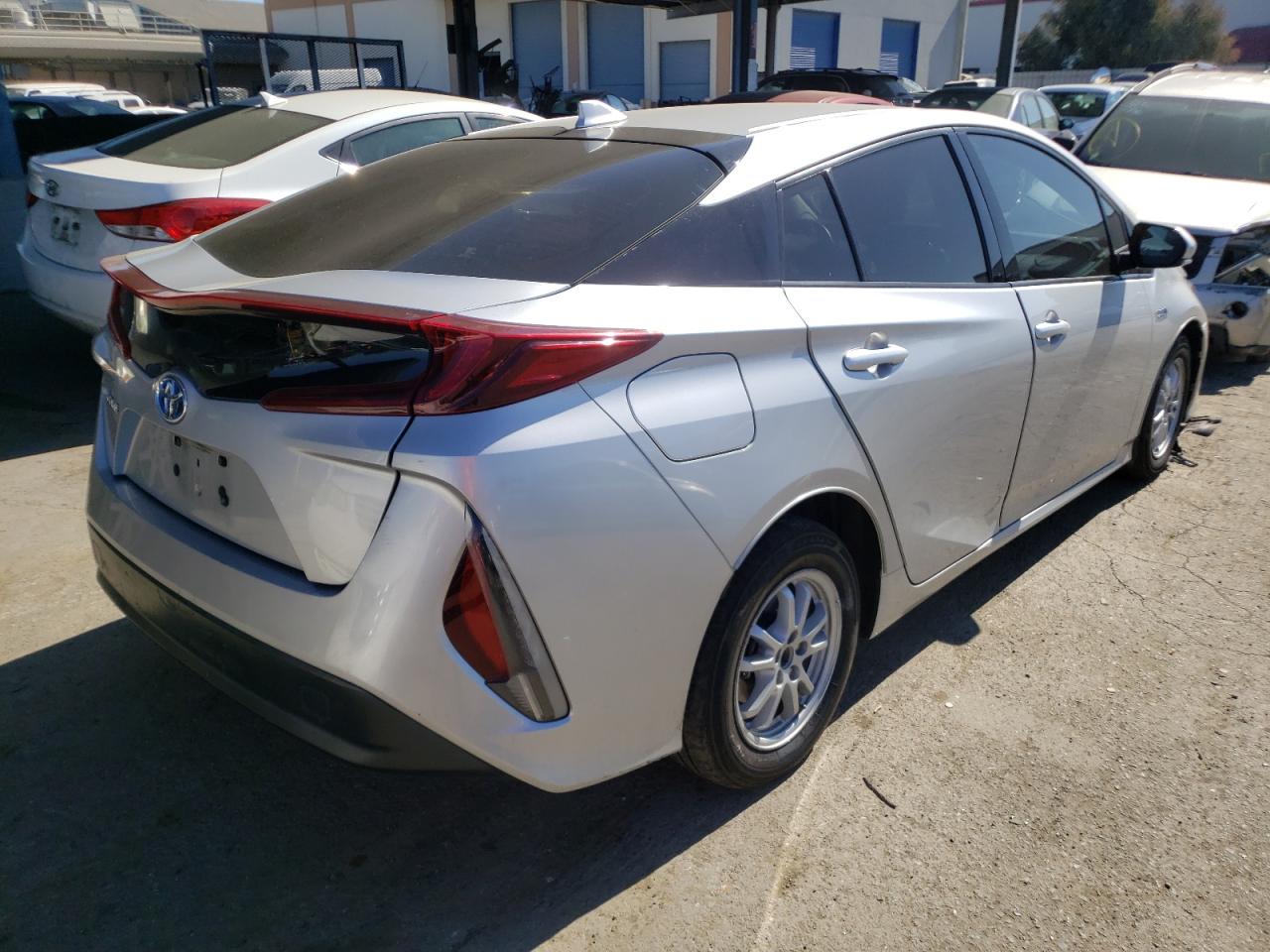Photo 4 from auction – 2017 TOYOTA PRIUS PRIM with VIN JTDKARFP2H3016855