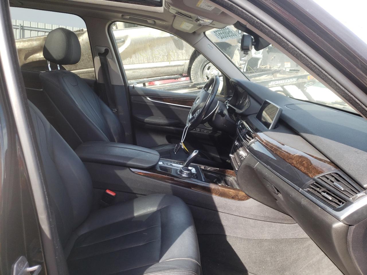 Photo 5 from auction – 2016 BMW X5 XDRIVE3 with VIN 5UXKR0C52G0S92247
