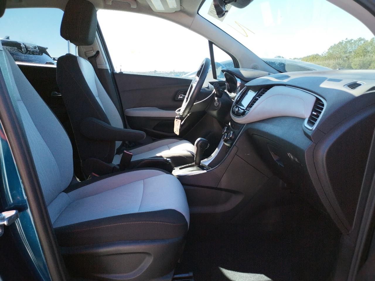 Photo 5 from auction – 2019 CHEVROLET TRAX 1LT with VIN 3GNCJLSB4KL314581