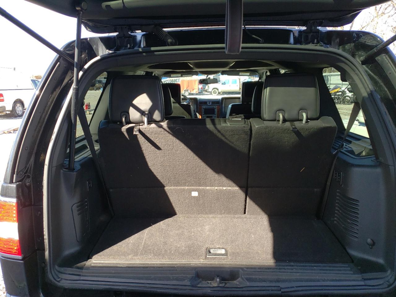 Photo 6 from auction – 2011 LINCOLN NAVIGATOR with VIN 5LMJJ2J53BEJ06769