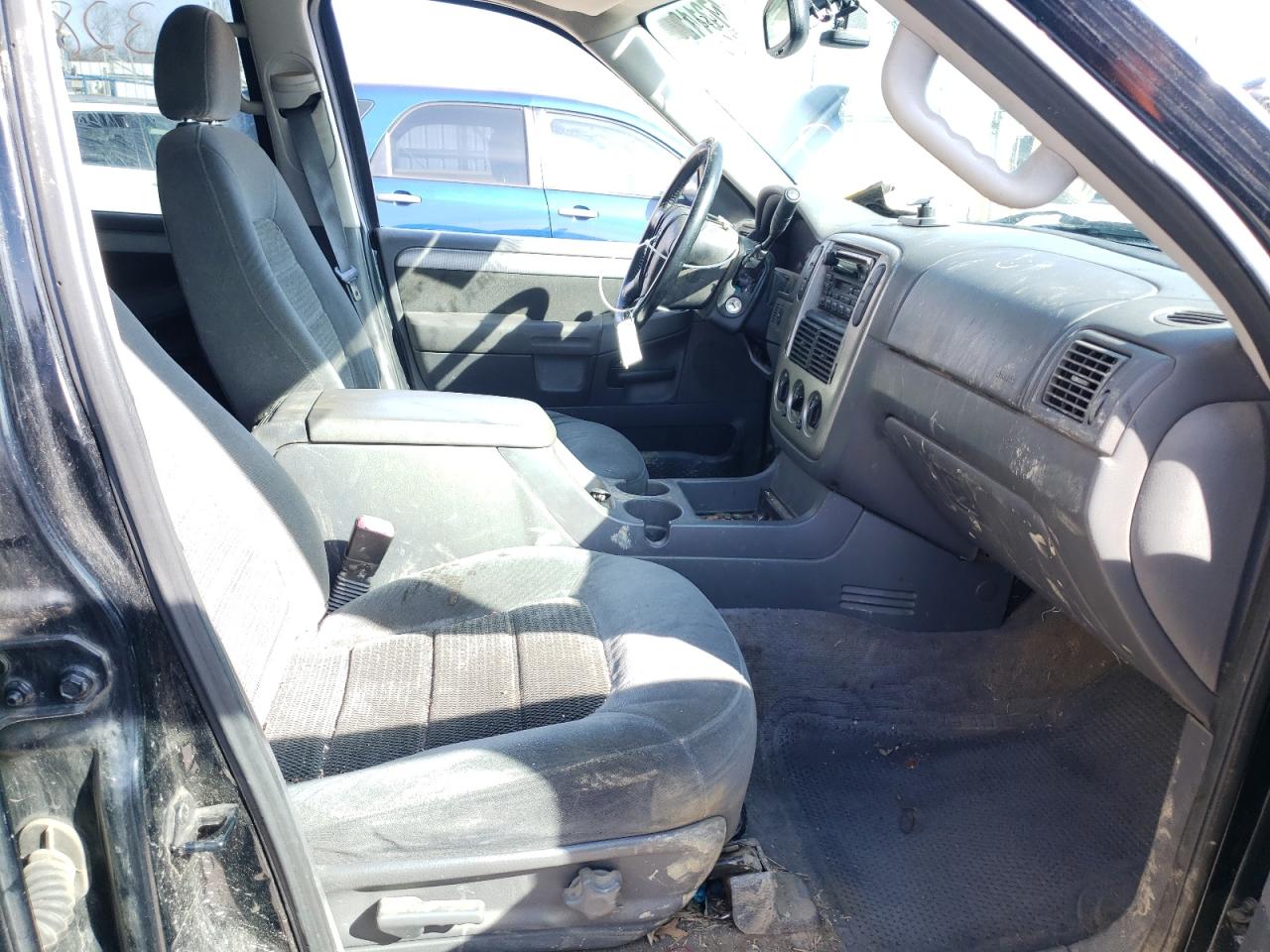 Photo 5 from auction – 2003 FORD EXPLORER X with VIN 1FMZU73K73UB70818