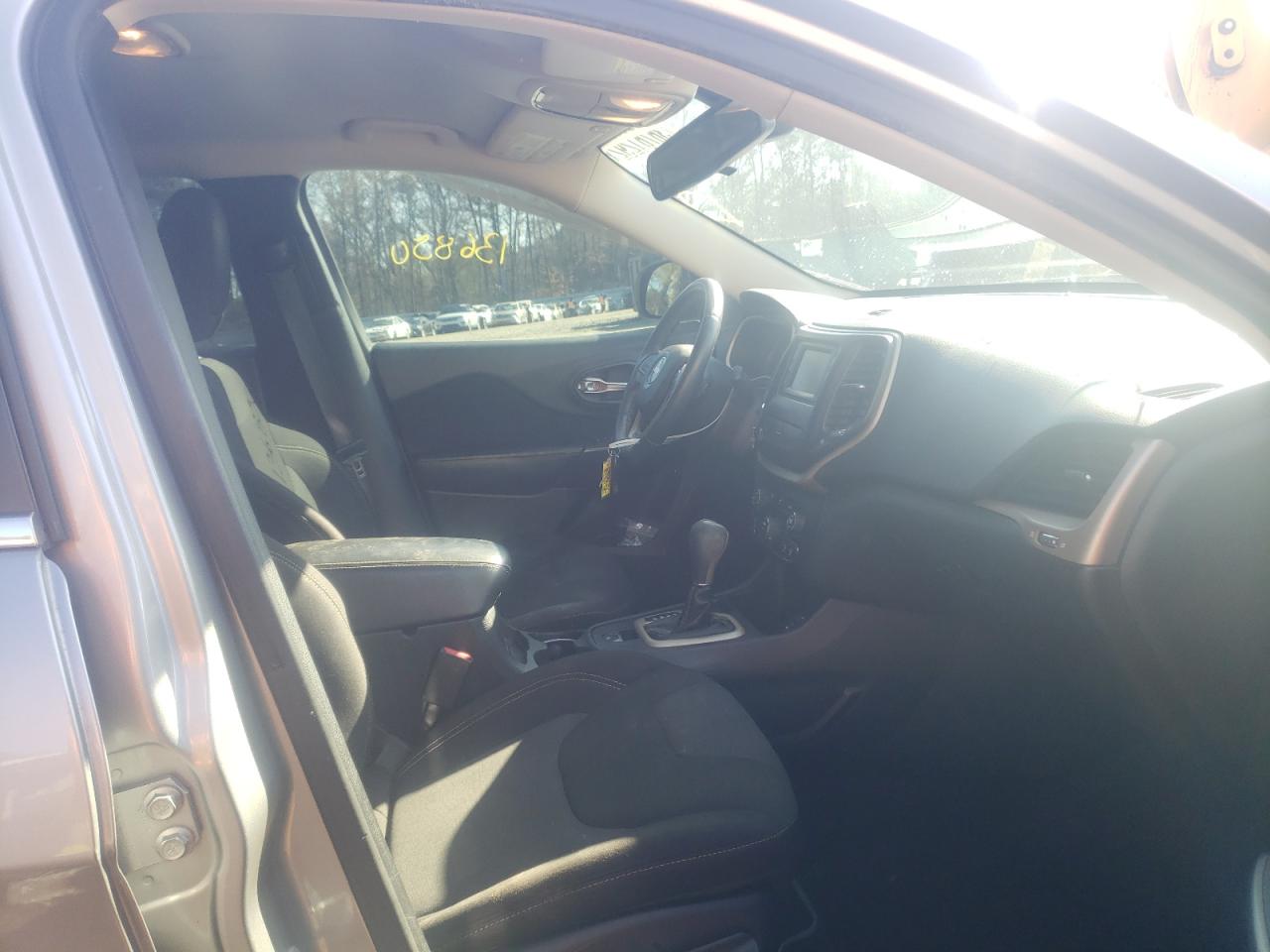 Photo 5 from auction – 2015 JEEP CHEROKEE L with VIN 1C4PJLCB8FW632745