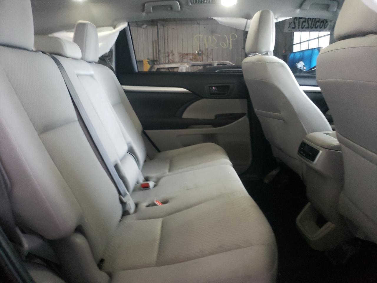 Photo 6 from auction – 2019 TOYOTA HIGHLANDER with VIN 5TDBZRFH9KS931628
