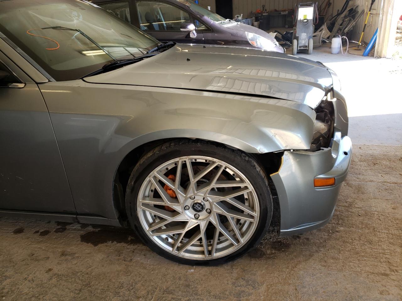 Photo 9 from auction – 2006 CHRYSLER 300C SRT-8 with VIN 2C3KA73W06H518410