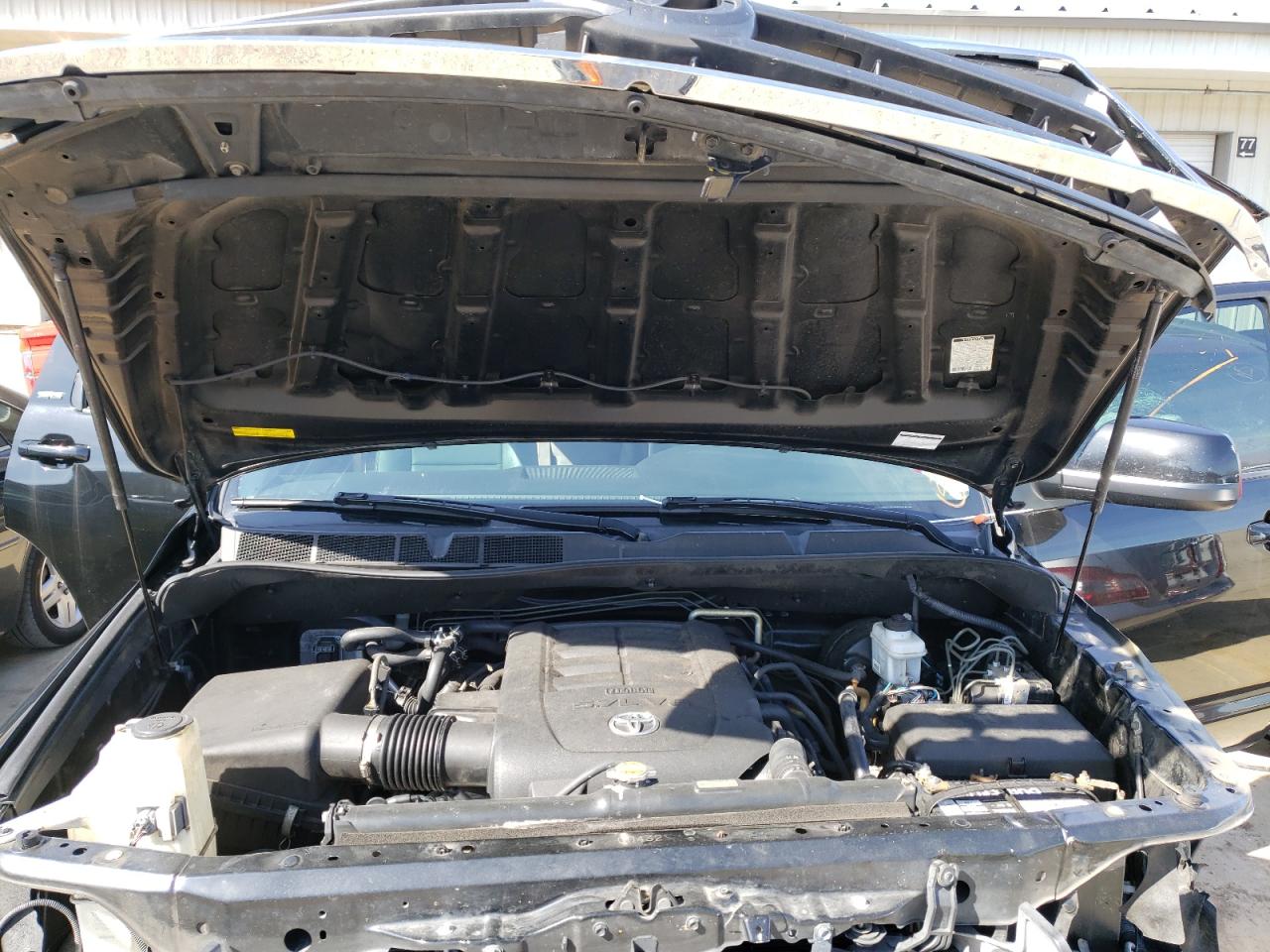 Photo 7 from auction – 2012 TOYOTA SEQUIOA with VIN 5TDBW5G1XCS070478
