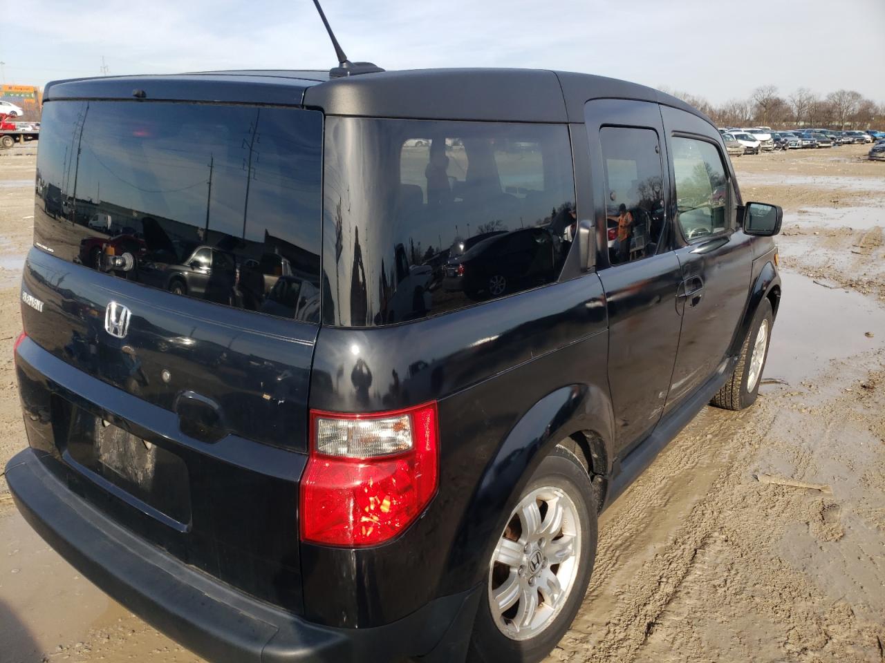 Photo 4 from auction – 2006 HONDA ELEMENT EX with VIN 5J6YH28716L002107