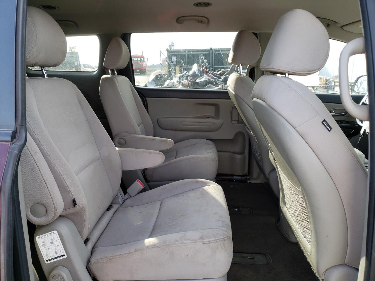 Photo 6 from auction – 2015 KIA SEDONA LX with VIN KNDMB5C17F6042653