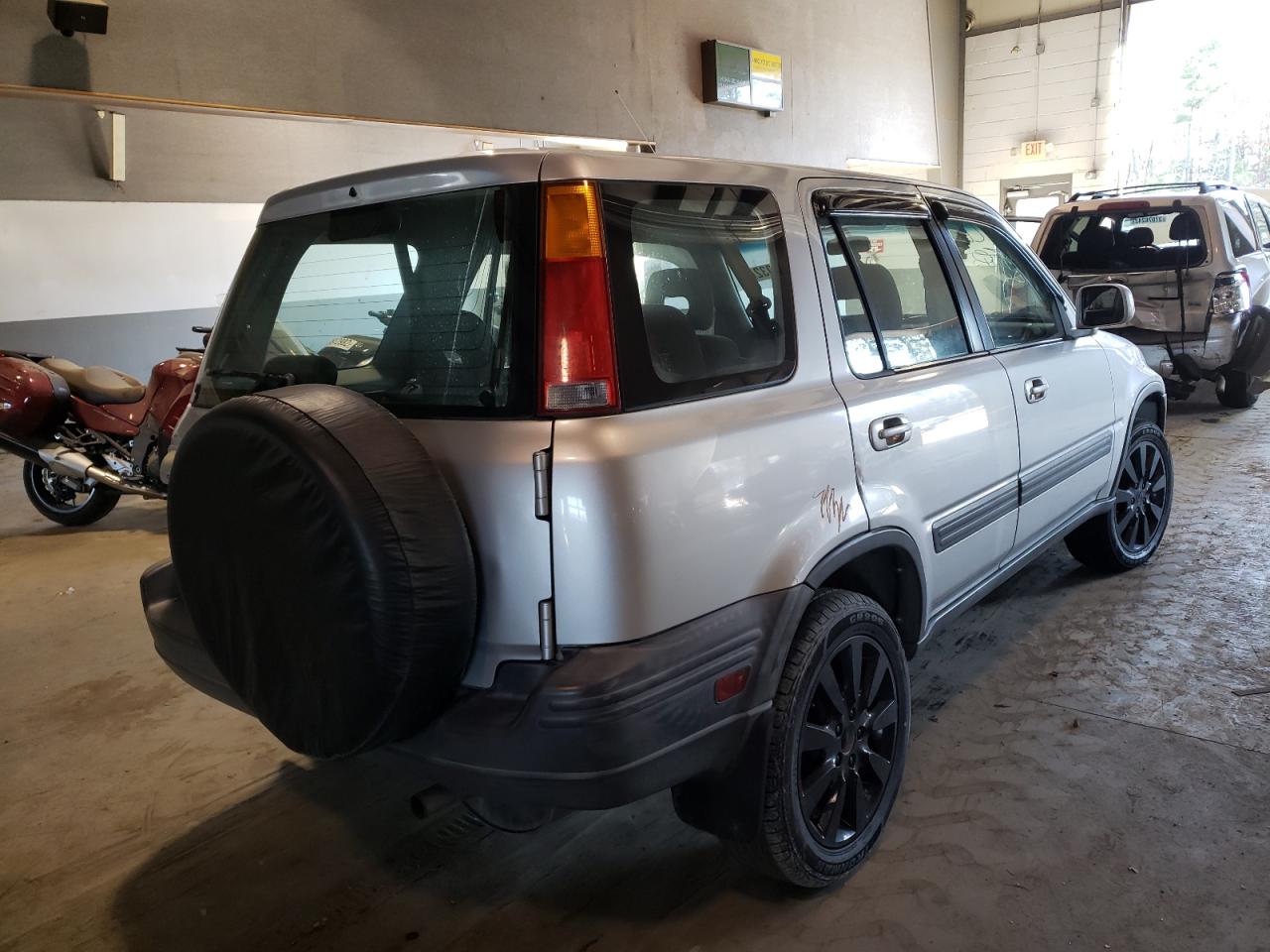 Photo 4 from auction – 2000 HONDA CR-V EX with VIN JHLRD1869YC005043