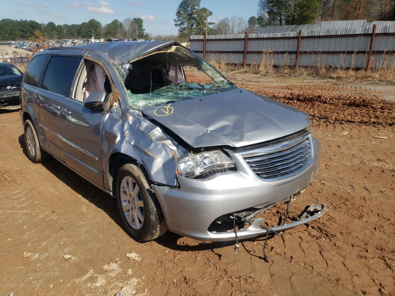 Photo 1 from auction – 2016 CHRYSLER TOWN & COU with VIN 2C4RC1BG4GR296543