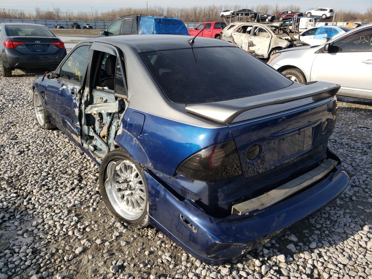 Photo 3 from auction – 2001 LEXUS IS 300 with VIN JTHBD182310006268