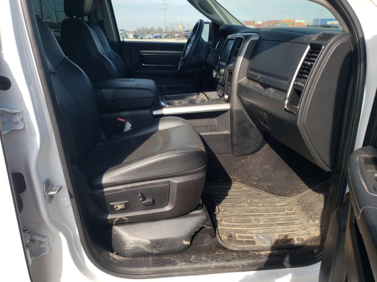 Photo 5 from auction – 2016 RAM 1500 SPORT with VIN 1C6RR7MT6GS247815