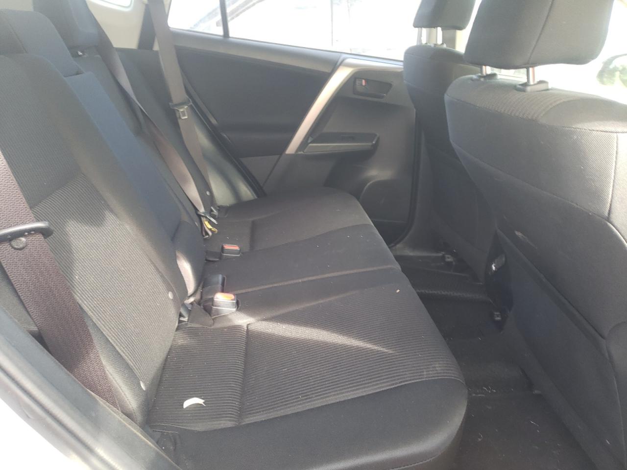 Photo 6 from auction – 2018 TOYOTA RAV4 LE with VIN JTMBFREV9JJ207000