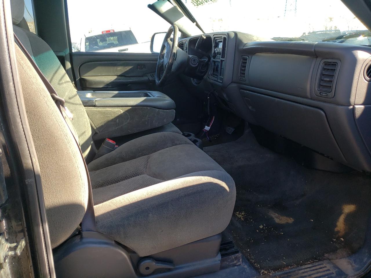 Photo 5 from auction – 2004 CHEVROLET SILVERADO with VIN 1GCHK29154E169587