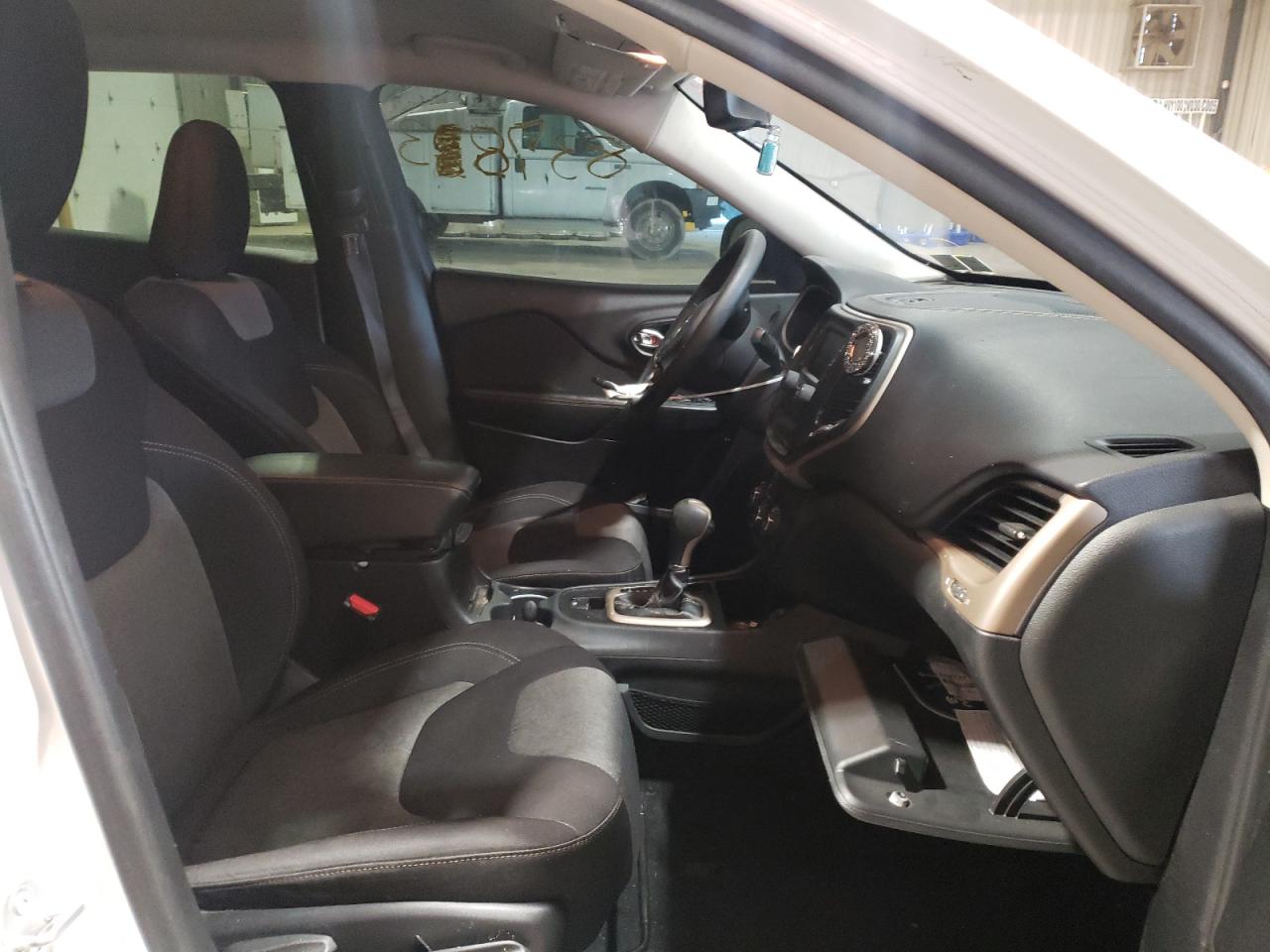 Photo 5 from auction – 2015 JEEP CHEROKEE S with VIN 1C4PJLABXFW762268