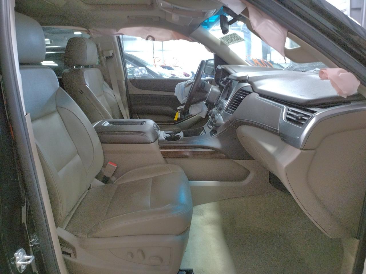 Photo 5 from auction – 2016 CHEVROLET SUBURBAN K with VIN 1GNSKHKC2GR337453