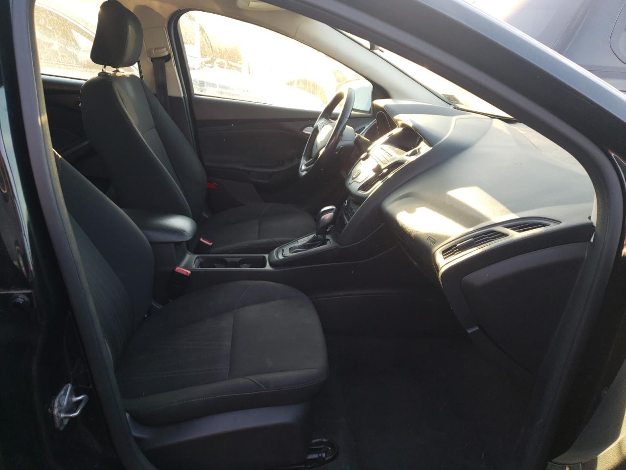 Photo 5 from auction – 2015 FORD FOCUS SE with VIN 1FADP3K21FL286743