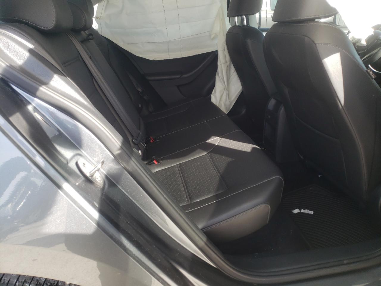 Photo 6 from auction – 2018 VOLKSWAGEN JETTA SE with VIN 3VWDB7AJ2JM211756