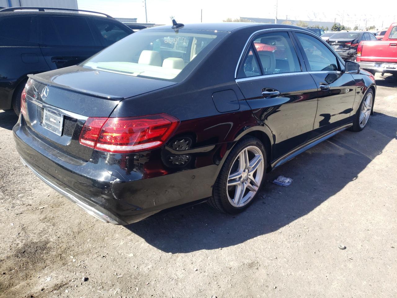 Photo 4 from auction – 2014 MERCEDES-BENZ E 350 with VIN WDDHF5KB4EA872024