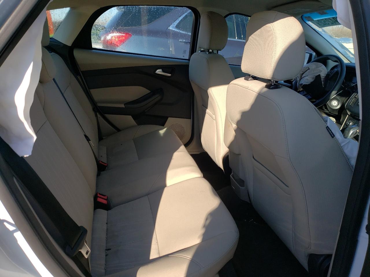 Photo 6 from auction – 2016 FORD FOCUS SE with VIN 1FADP3K20GL264718