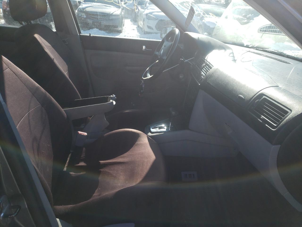 Photo 5 from auction – 2004 VOLKSWAGEN JETTA GLS with VIN 3VWSE69M84M012139