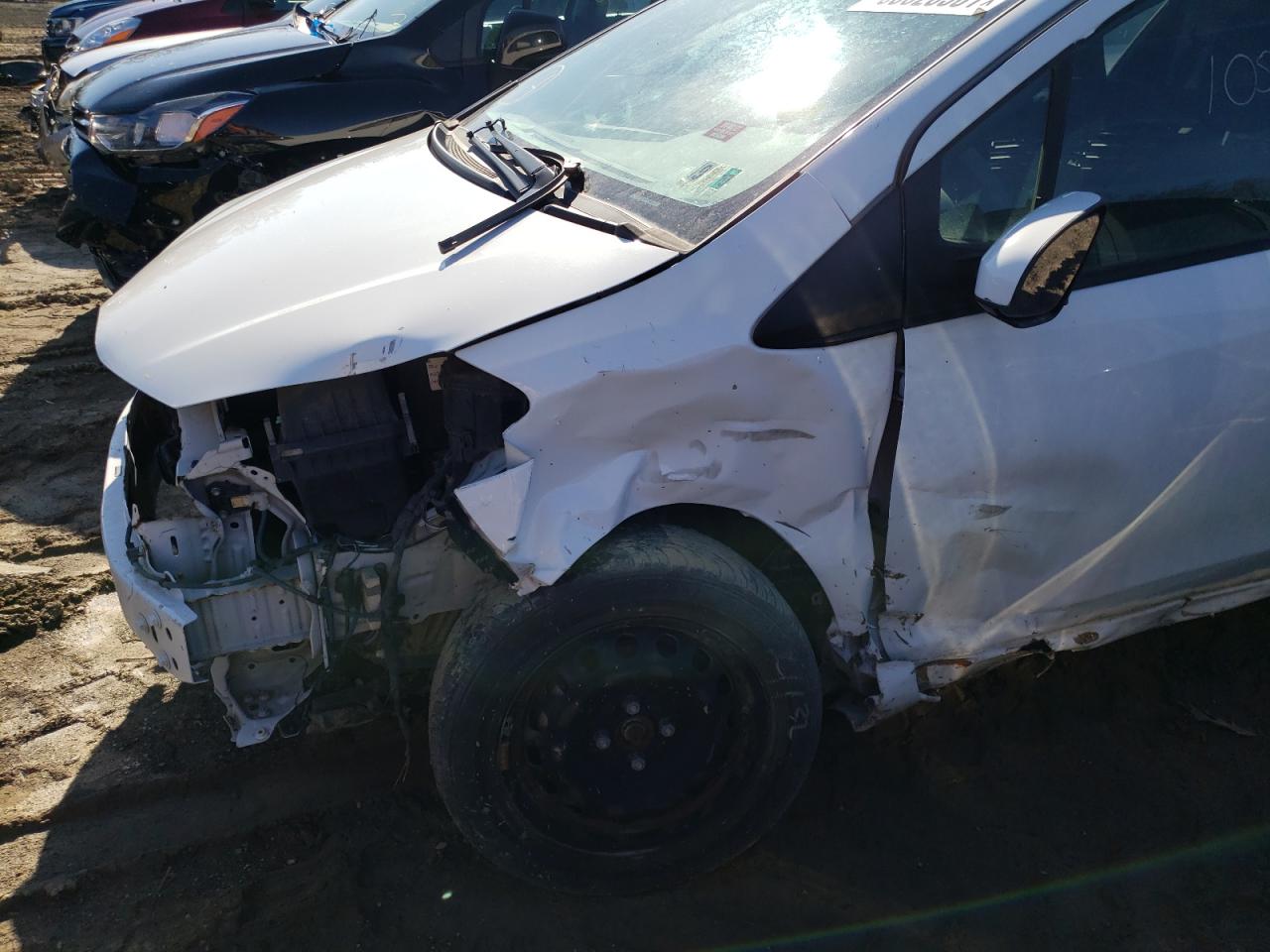 Photo 9 from auction – 2015 TOYOTA YARIS with VIN VNKKTUD38FA046553