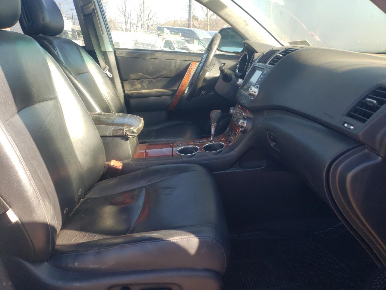 Photo 5 from auction – 2012 TOYOTA HIGHLANDER with VIN 5TDDK3EH3CS121683