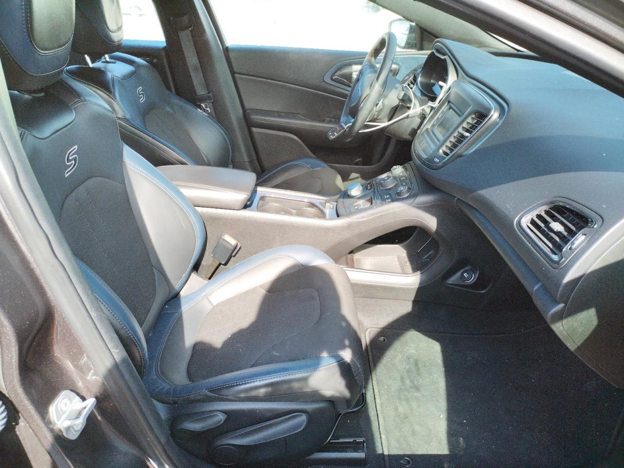 Photo 5 from auction – 2016 CHRYSLER 200 S with VIN 1C3CCCBB0GN157601