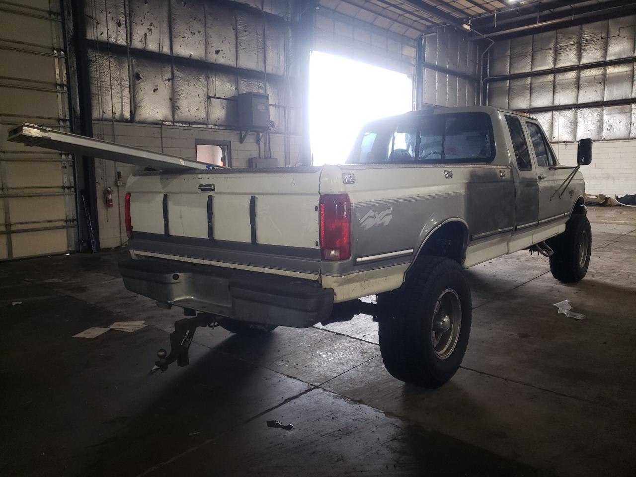 Photo 4 from auction – 1994 FORD F250 with VIN 1FTHX26F2RKC06881