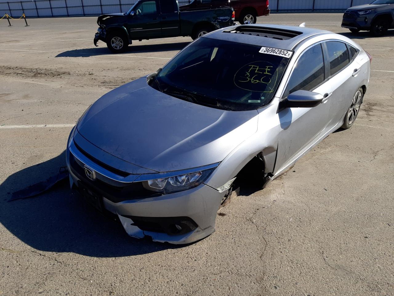 Photo 2 from auction – 2018 HONDA CIVIC EX with VIN JHMFC1F33JX016094