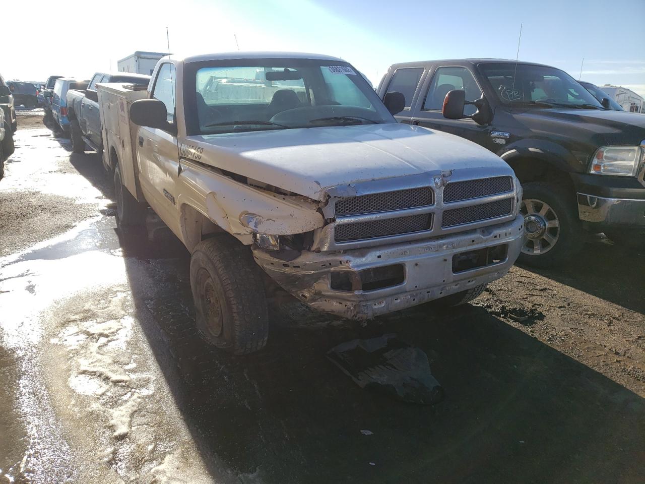 DODGE RAM 2500 2001 مع رقم تعريف المركبة 3B6KF26621M509184 - صورة من المزاد
