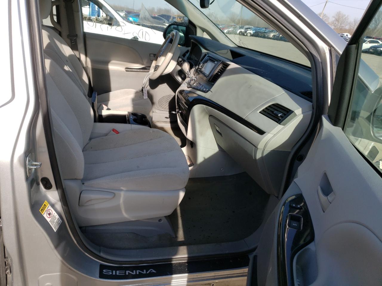 Photo 5 from auction – 2014 TOYOTA SIENNA LE with VIN 5TDKK3DC7ES425227