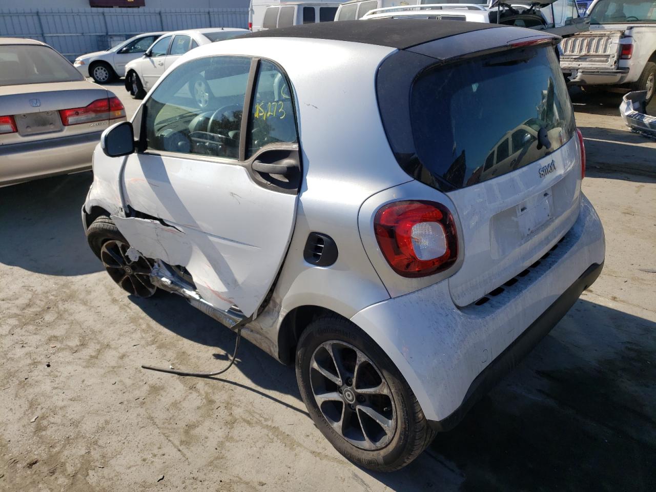 Photo 3 from auction – 2017 SMART FORTWO with VIN WMEFJ5DA6HK193473