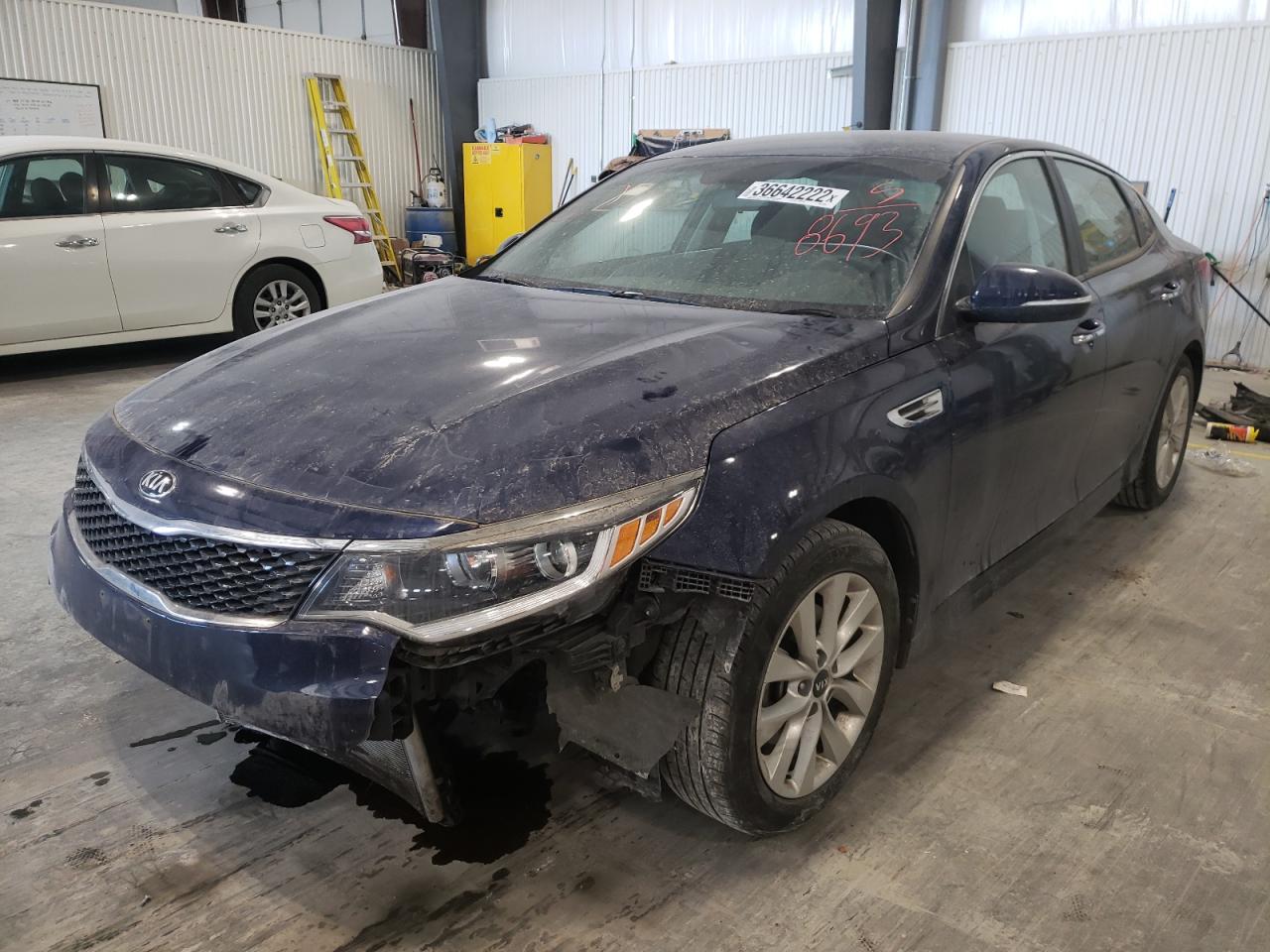 Photo 2 from auction – 2018 KIA OPTIMA LX with VIN 5XXGT4L33JG258693