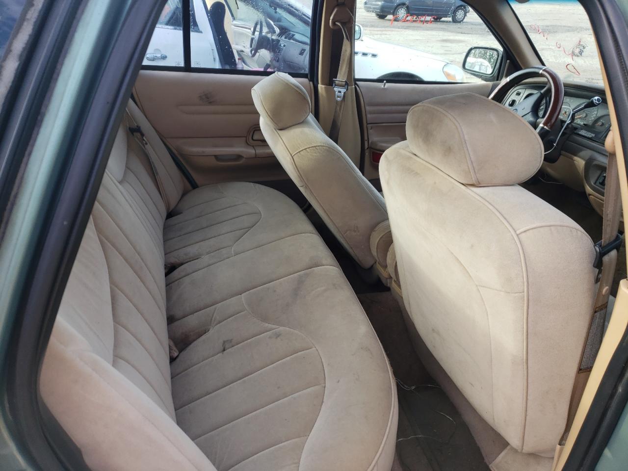 Photo 6 from auction – 1997 FORD CROWN VICT with VIN 2FALP71W6VX116550