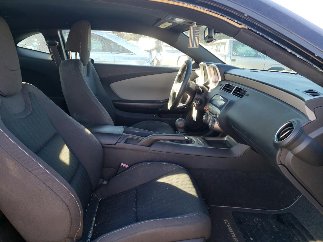 Photo 5 from auction – 2011 CHEVROLET CAMARO LS with VIN 2G1FE1ED7B9137970