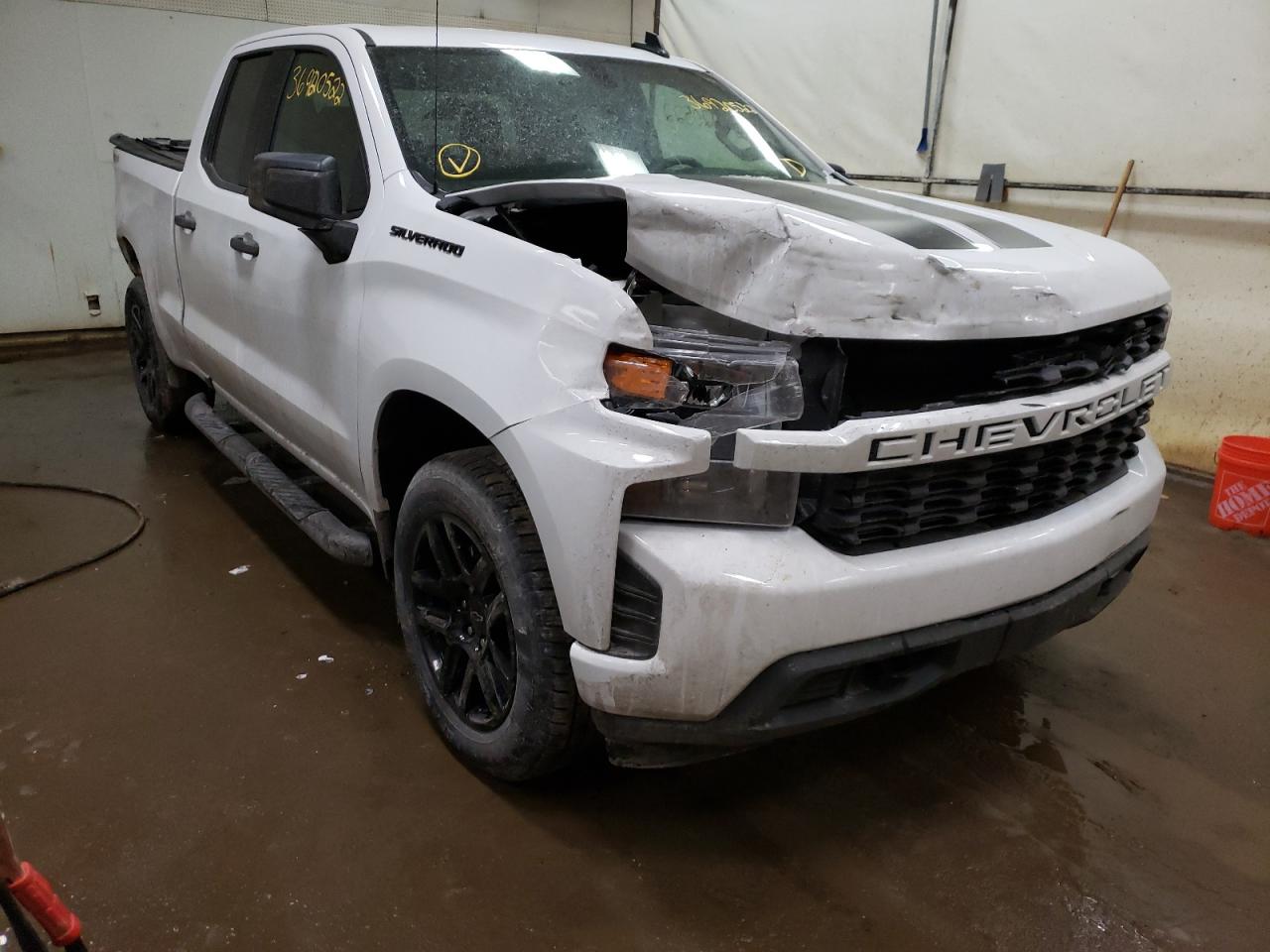 Photo 1 from auction – 2020 CHEVROLET SILVERADO with VIN 1GCRYBEK5LZ253322