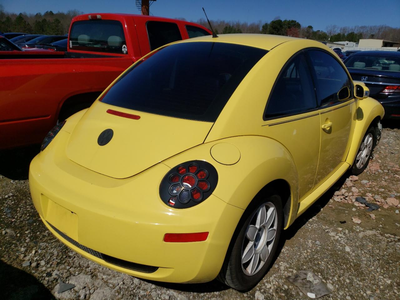 Photo 4 from auction – 2010 VOLKSWAGEN NEW BEETLE with VIN 3VWPW3AG2AM000393