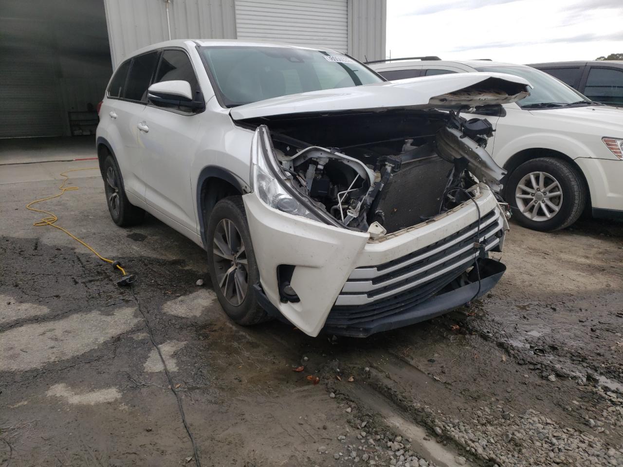 TOYOTA HIGHLANDER 2017 with VIN 5TDZZRFH9HS197144 - Photo from auction