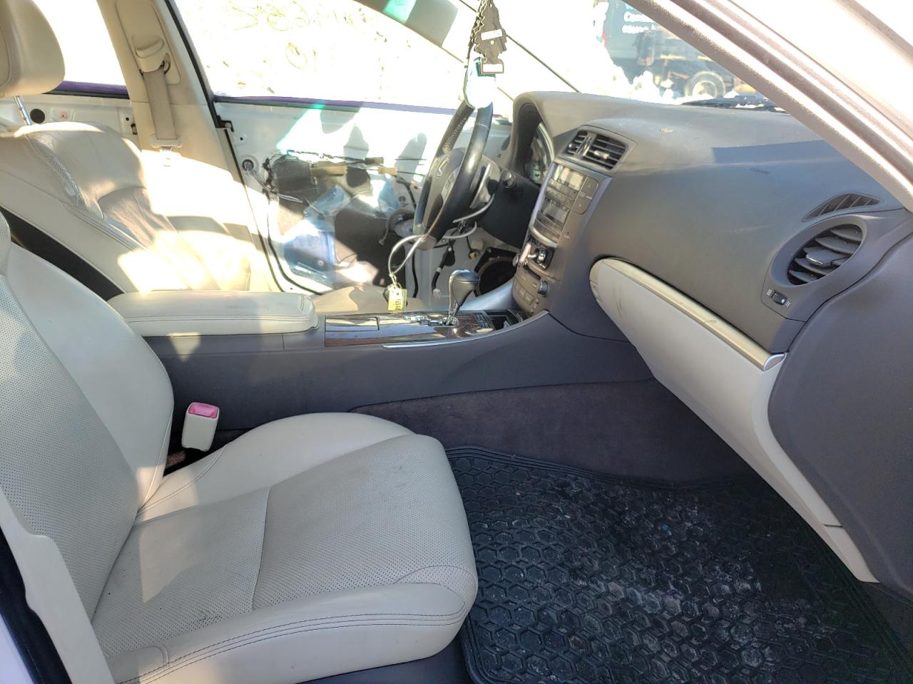 Photo 5 from auction – 2011 LEXUS IS 250 with VIN JTHCF5C28B5047870