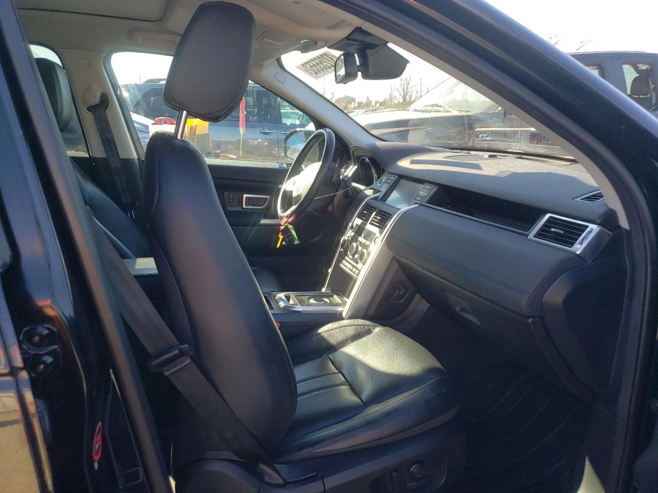 Photo 5 from auction – 2017 LAND ROVER DISCOVERY with VIN SALCR2BG8HH657689