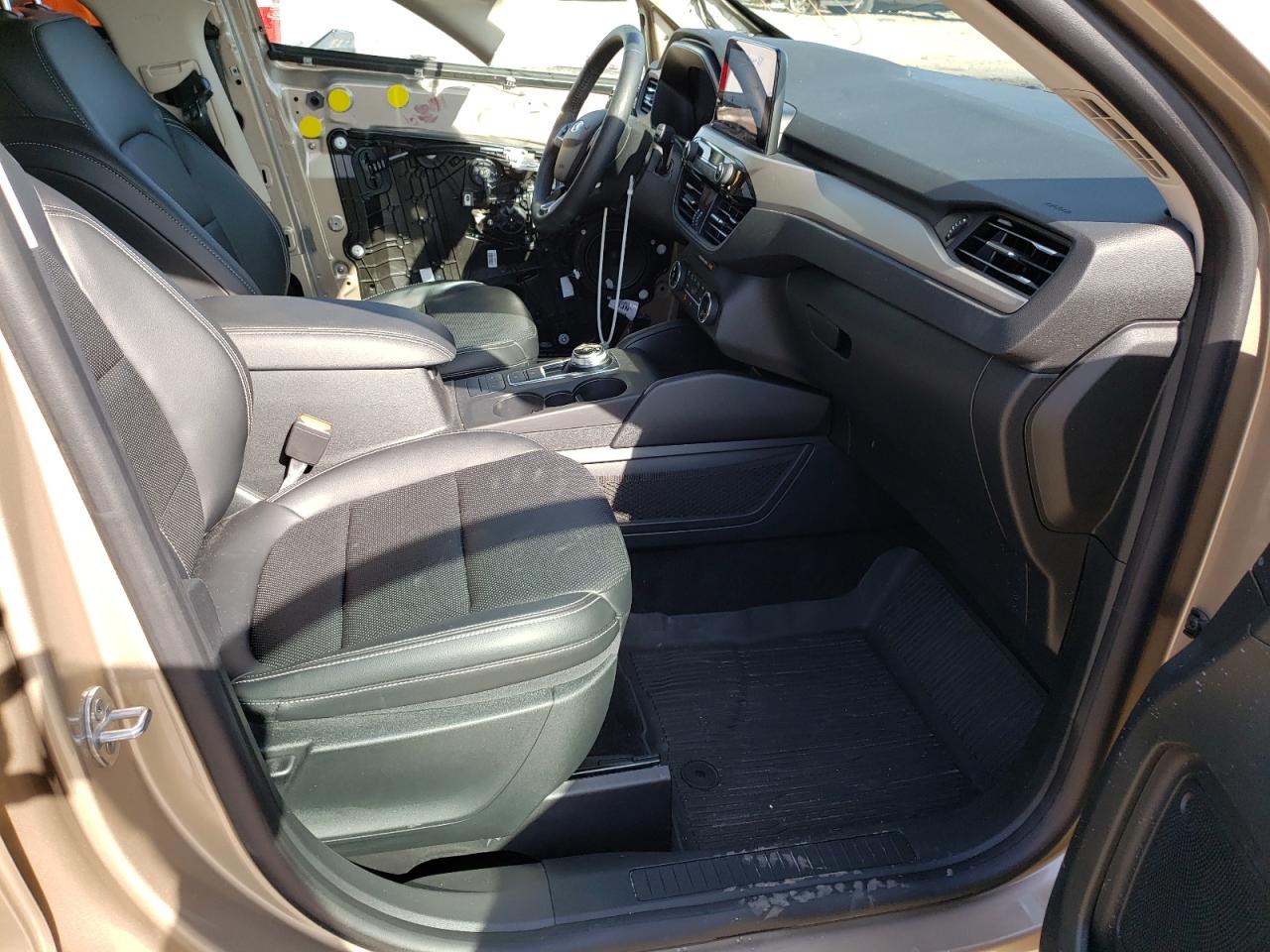 Photo 5 from auction – 2020 FORD ESCAPE SEL with VIN 1FMCU0H67LUA72915