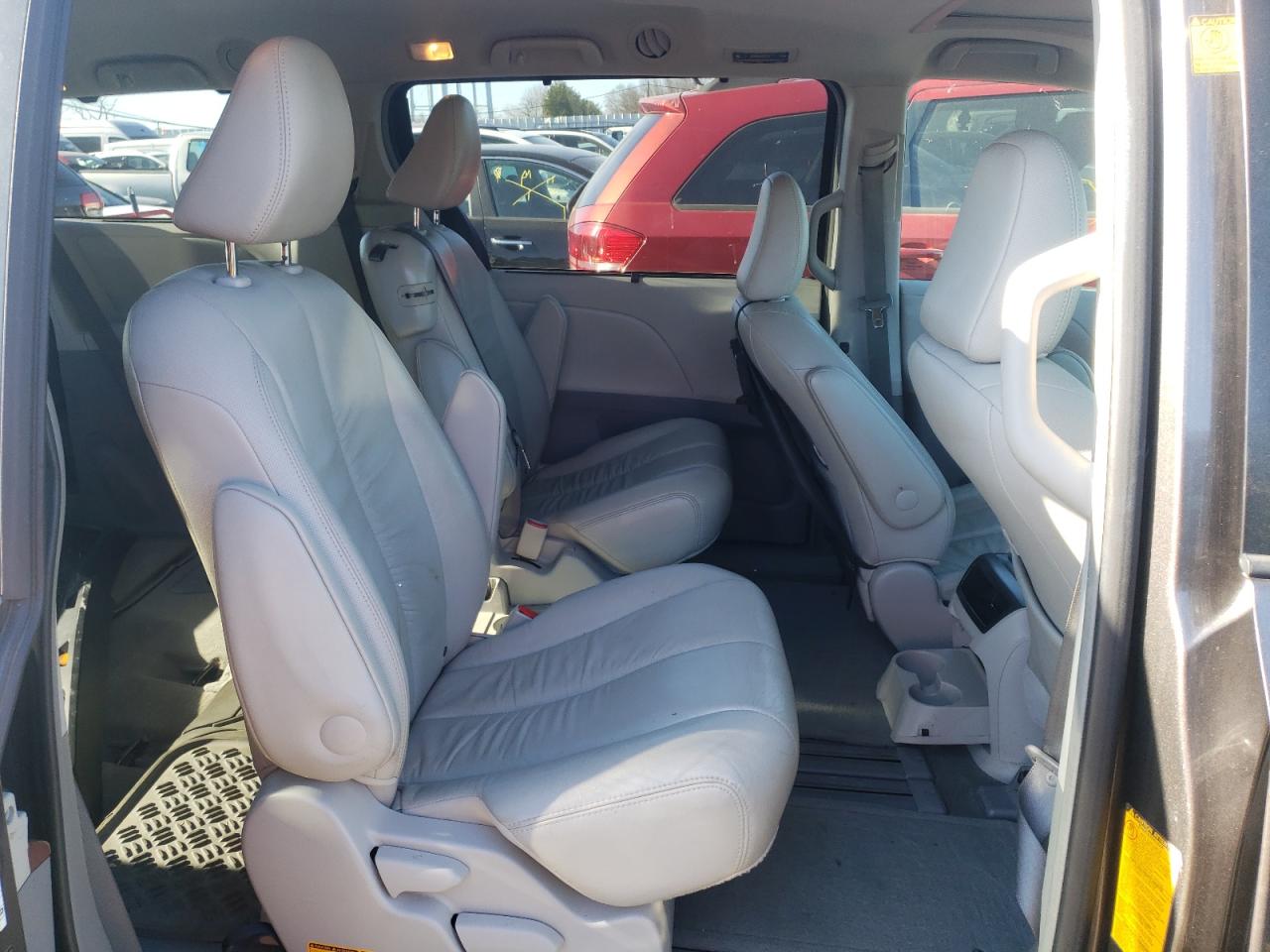Photo 6 from auction – 2012 TOYOTA SIENNA XLE with VIN 5TDYK3DC6CS242389